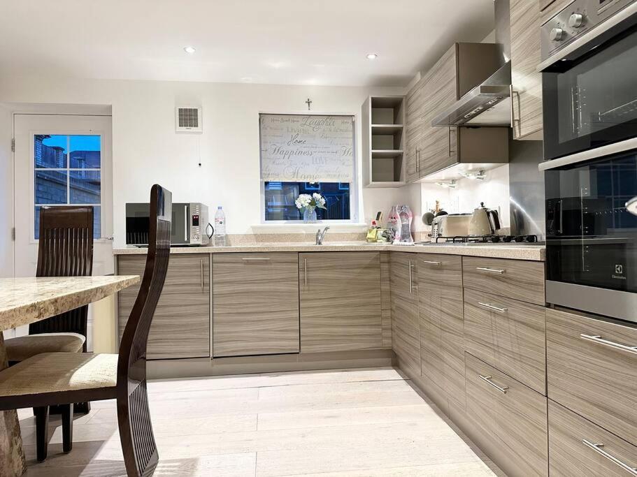 Serene Home Ideally Connected To Central London Bromley Exteriör bild