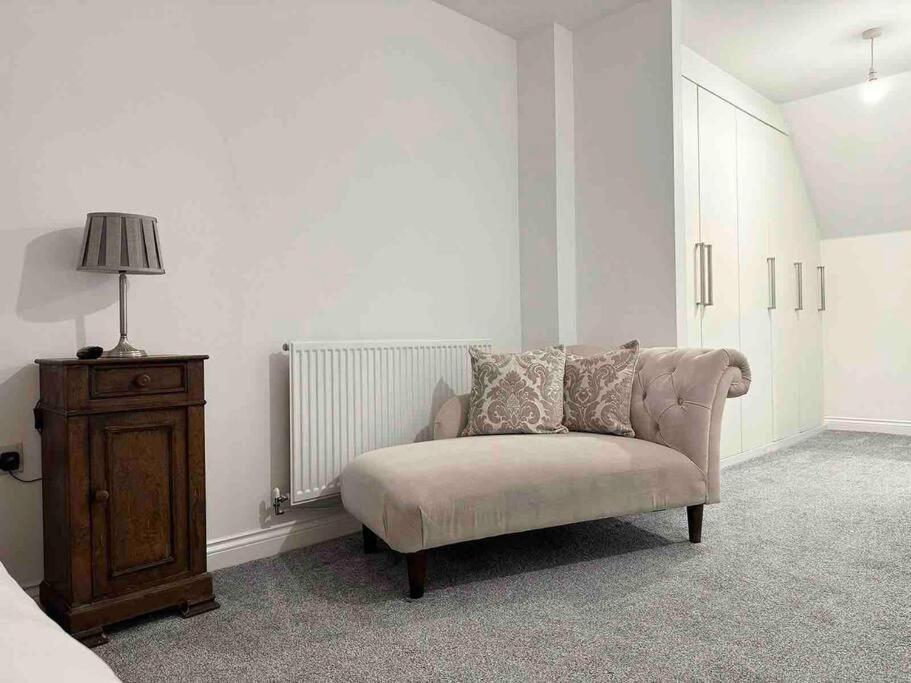 Serene Home Ideally Connected To Central London Bromley Exteriör bild