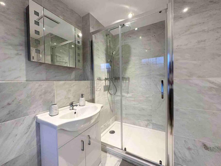 Serene Home Ideally Connected To Central London Bromley Exteriör bild