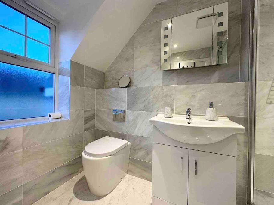 Serene Home Ideally Connected To Central London Bromley Exteriör bild