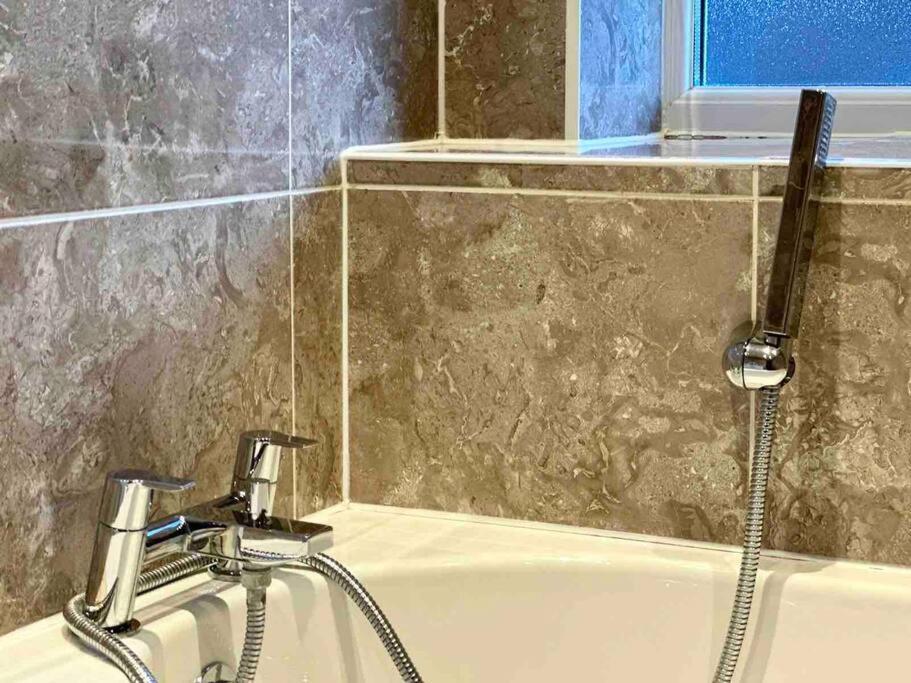 Serene Home Ideally Connected To Central London Bromley Exteriör bild
