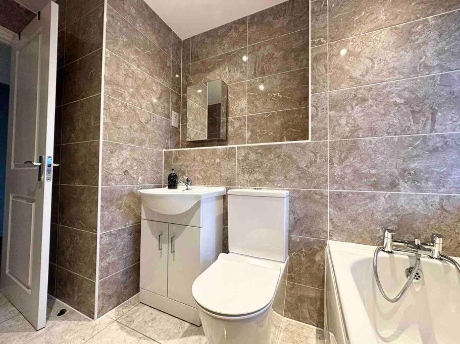 Serene Home Ideally Connected To Central London Bromley Exteriör bild